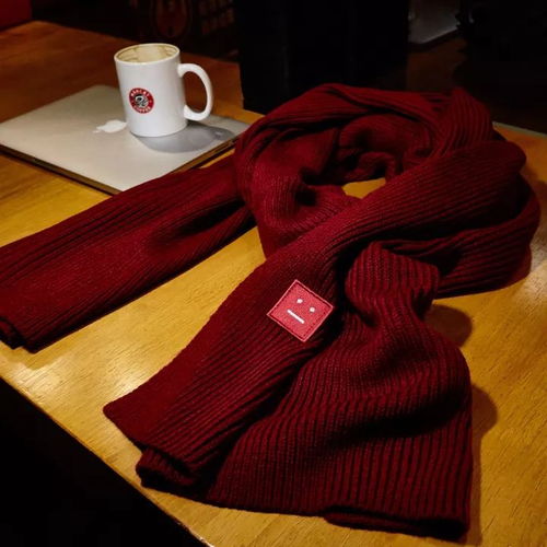 雙十二必入：Acne Studios 爆款笑臉裝飾羊毛針織圍巾，三色隨心搭附贈精美手提袋